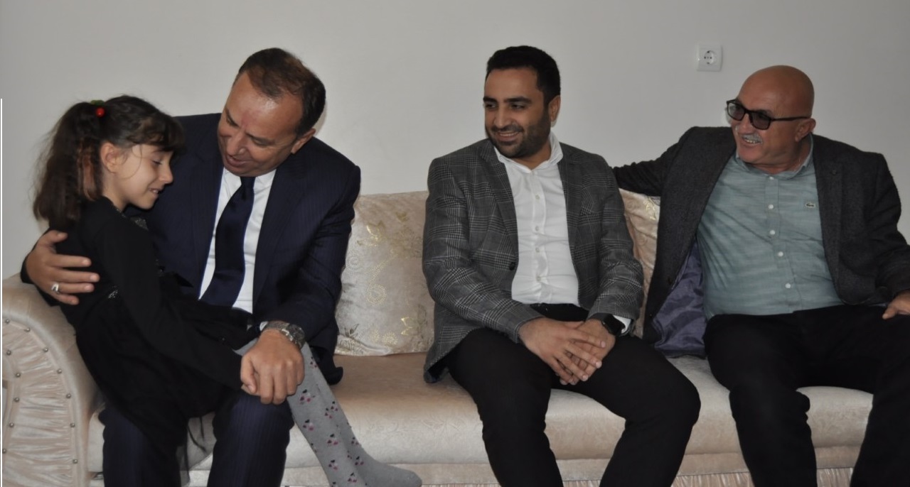 CEYLAN, ELİF’İN YÜZÜNÜ GÜLDÜRDÜ